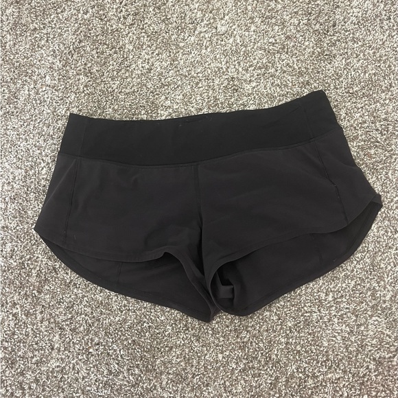 *SOLD* Lululemon Black Speed Up Shorts 2.5” Size 8 - Picture 2 of 4